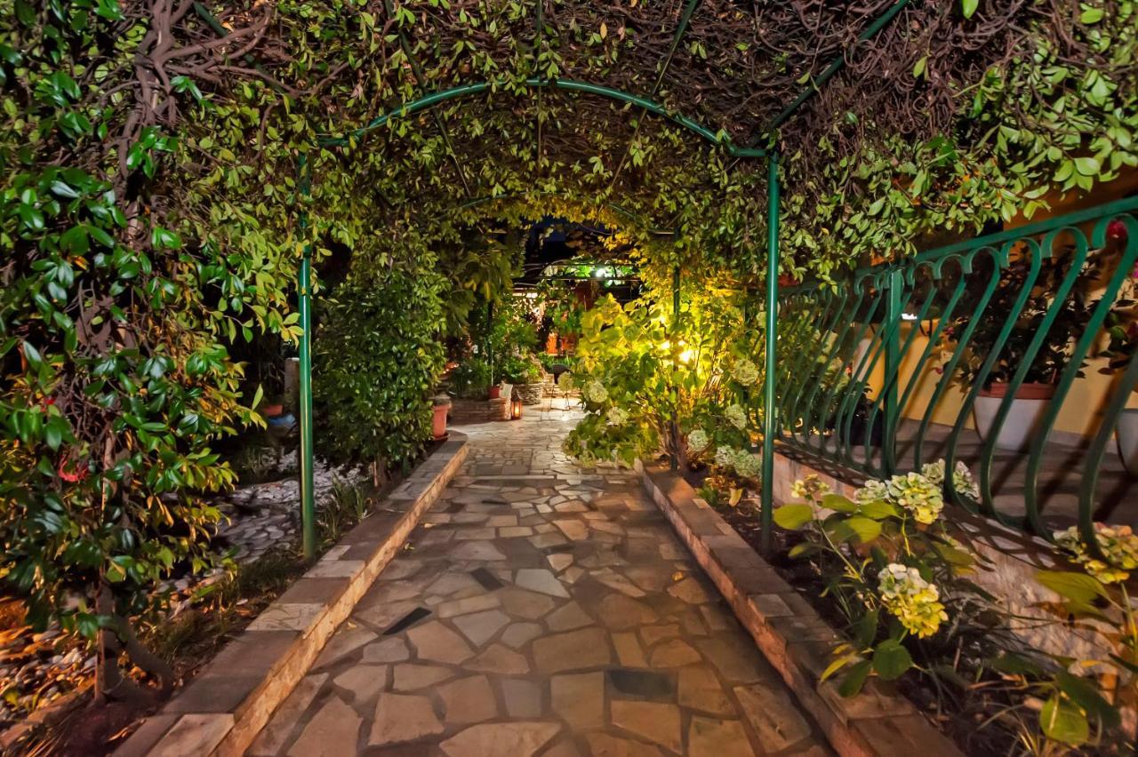 Apartments And Rooms Villa Dea Adults Only 罗维尼 外观 照片