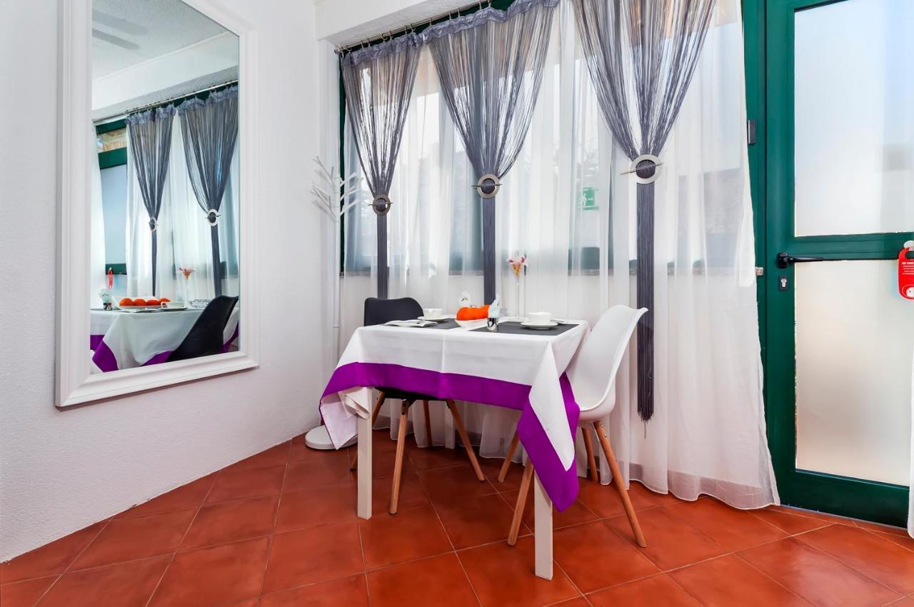 Apartments And Rooms Villa Dea Adults Only 罗维尼 外观 照片