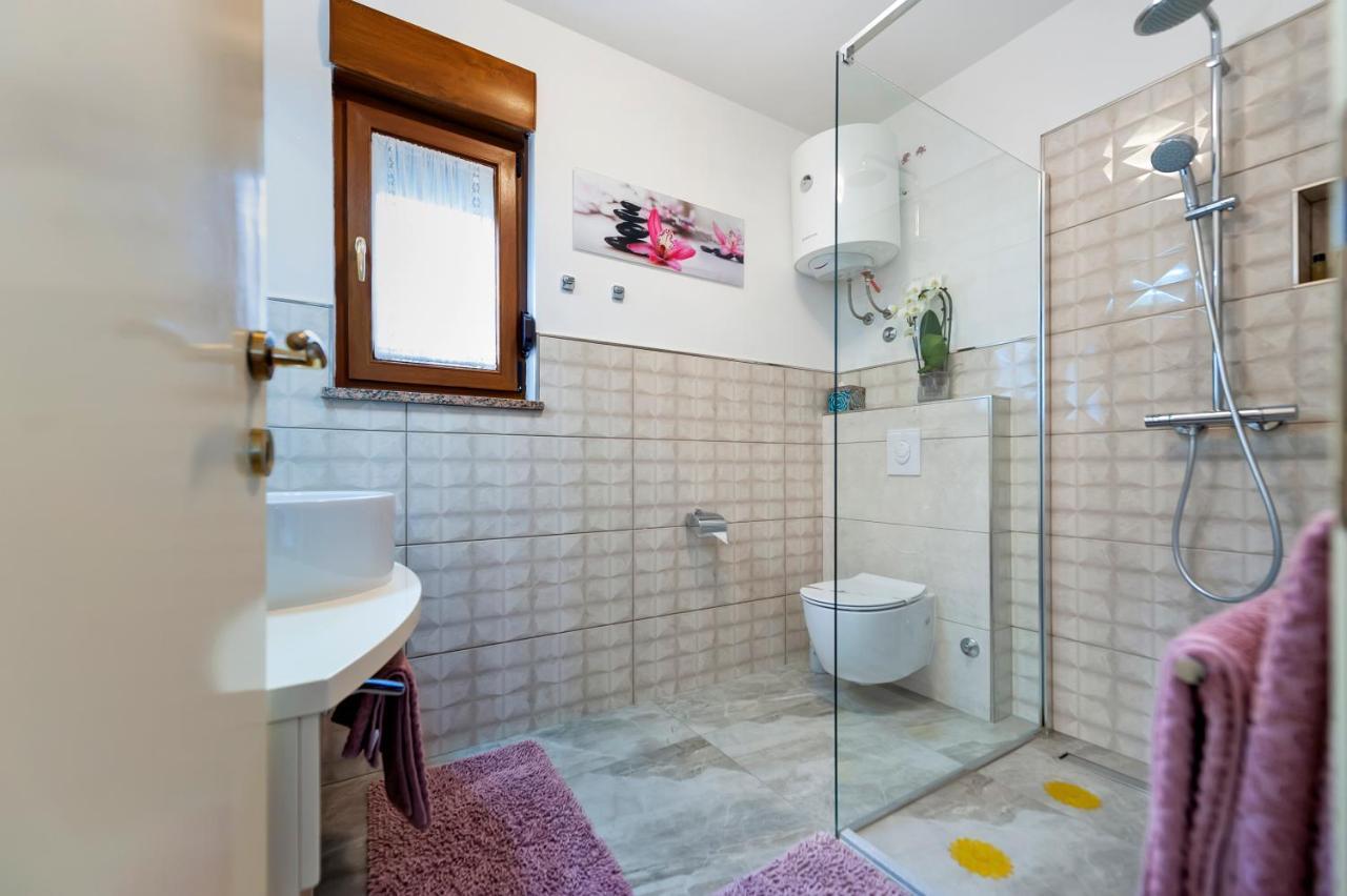 Apartments And Rooms Villa Dea Adults Only 罗维尼 外观 照片