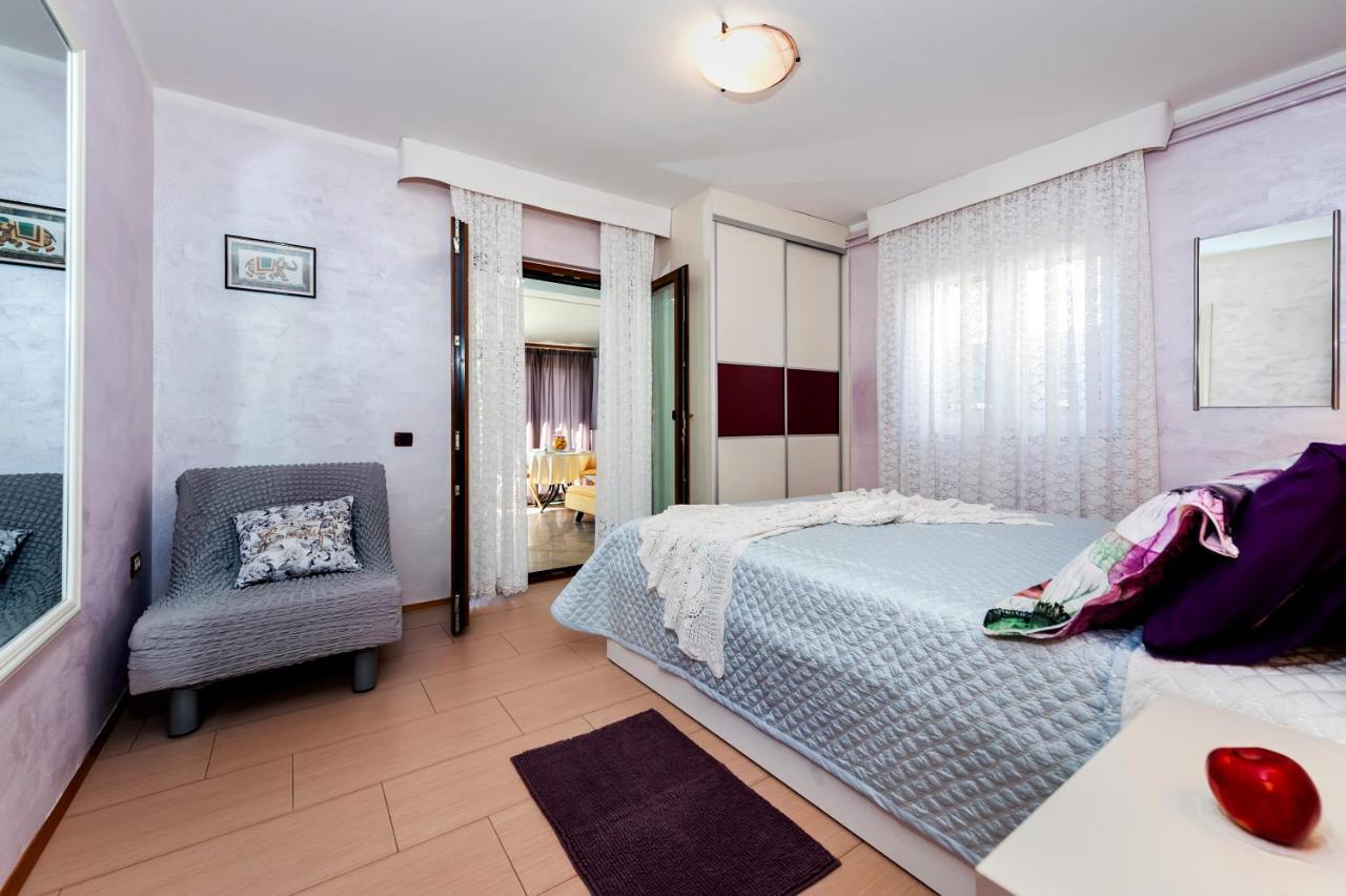 Apartments And Rooms Villa Dea Adults Only 罗维尼 外观 照片