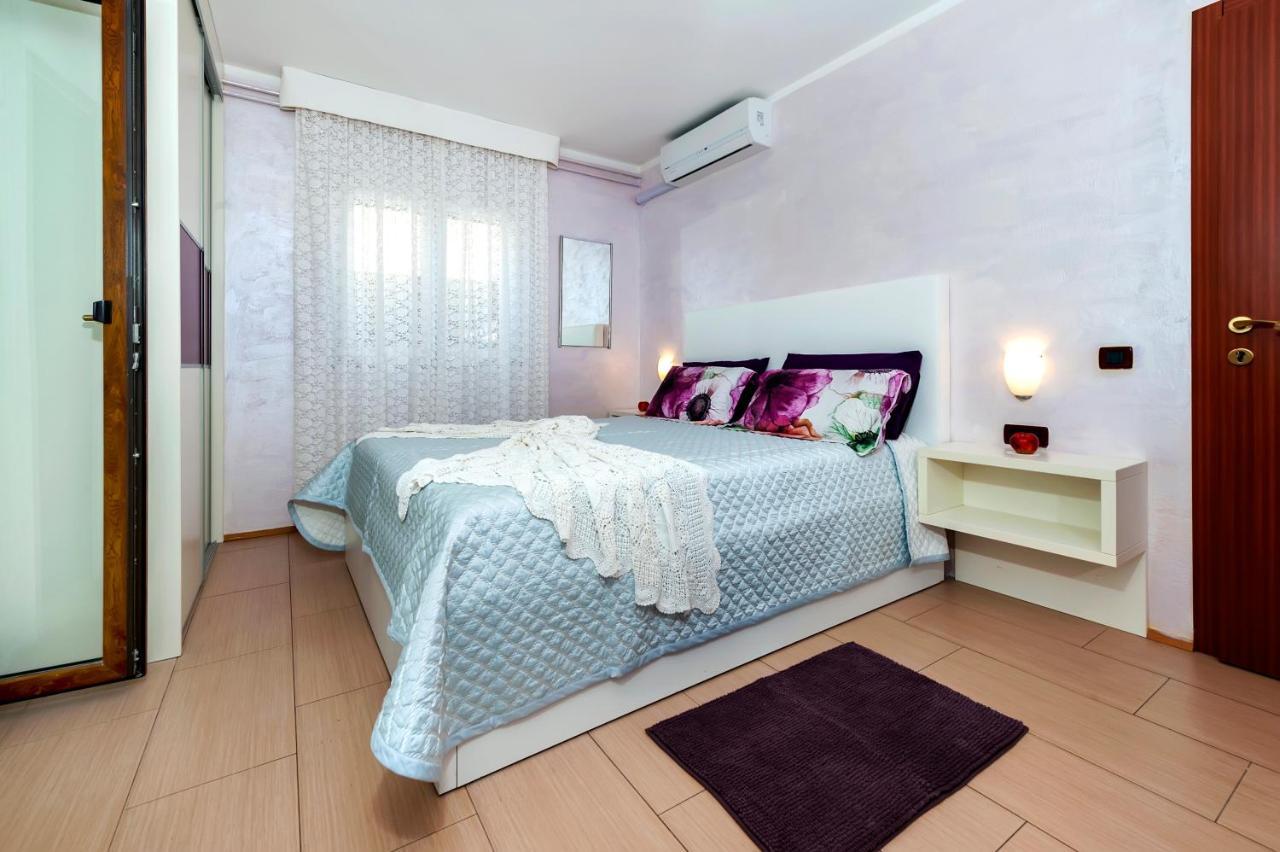 Apartments And Rooms Villa Dea Adults Only 罗维尼 外观 照片