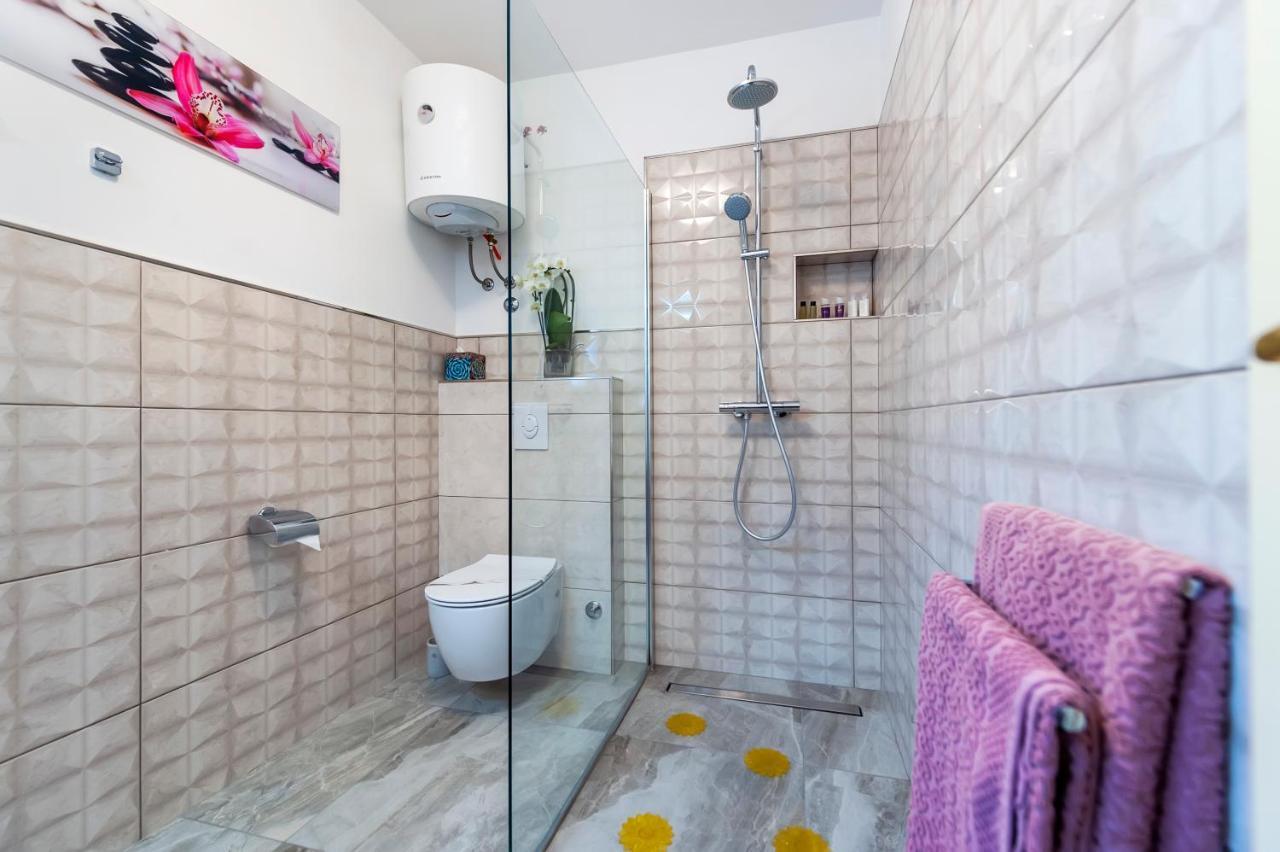 Apartments And Rooms Villa Dea Adults Only 罗维尼 外观 照片