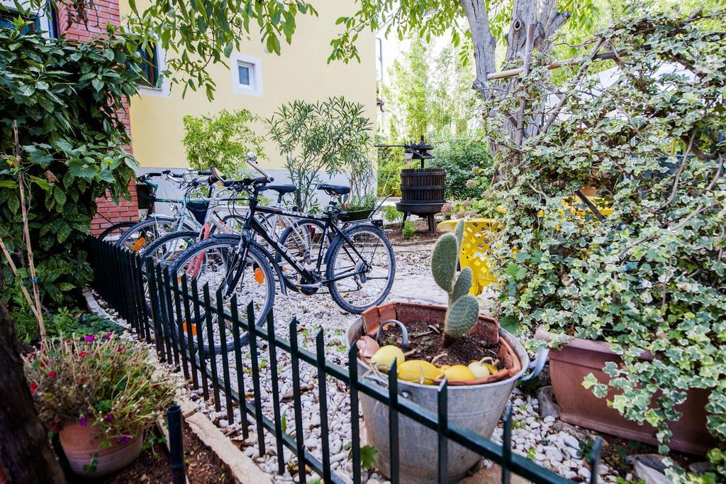 Apartments And Rooms Villa Dea Adults Only 罗维尼 外观 照片
