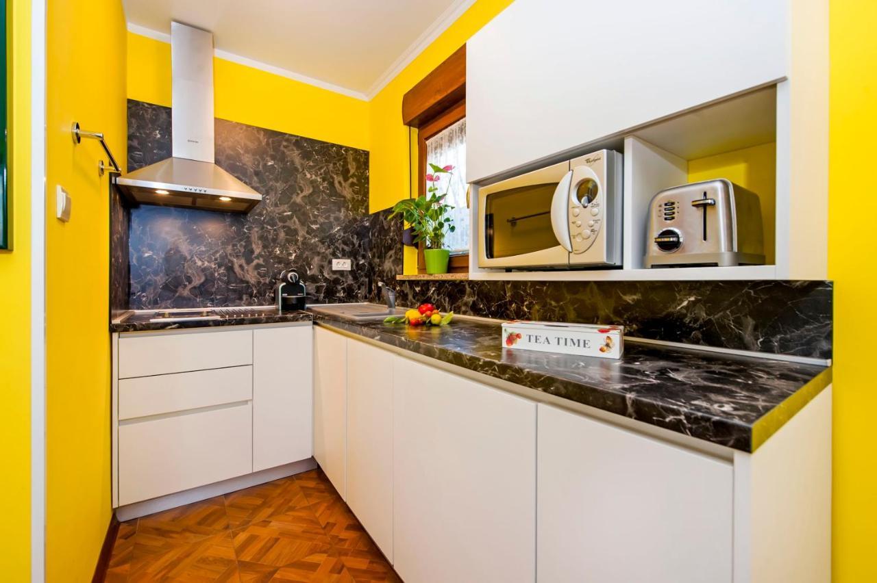 Apartments And Rooms Villa Dea Adults Only 罗维尼 外观 照片