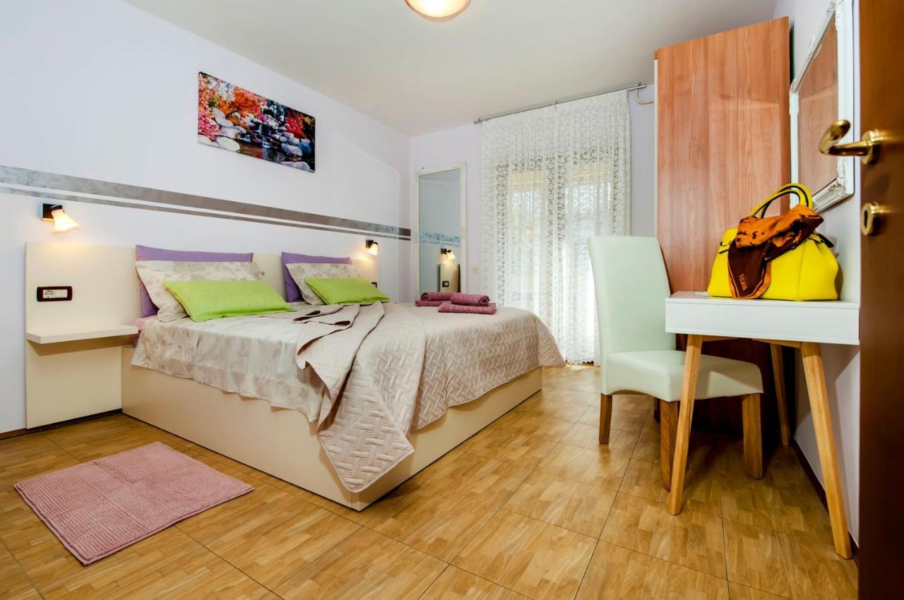 Apartments And Rooms Villa Dea Adults Only 罗维尼 客房 照片